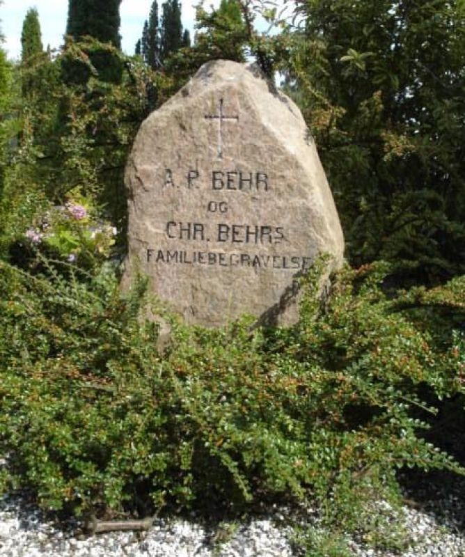 A. P. Behr's familiegravsted.jpg